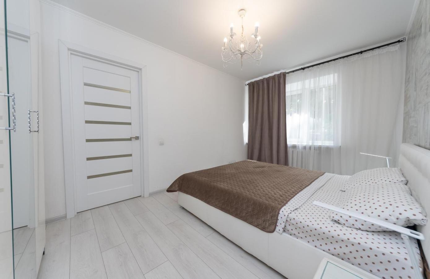 Flat 24 On Lesi Ukrainki 12 With 1 Bedroom Киев Екстериор снимка