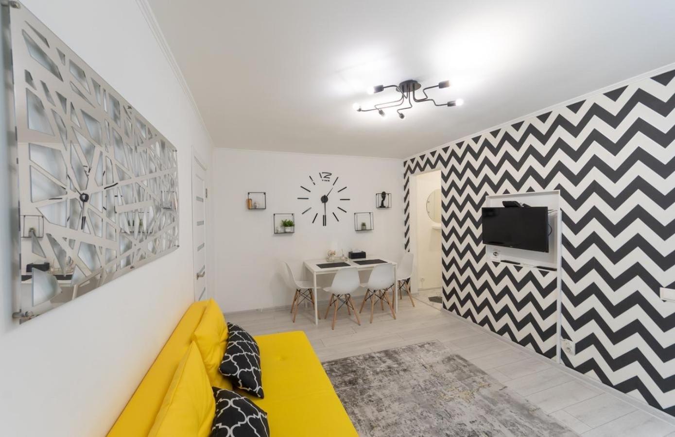 Flat 24 On Lesi Ukrainki 12 With 1 Bedroom Киев Екстериор снимка
