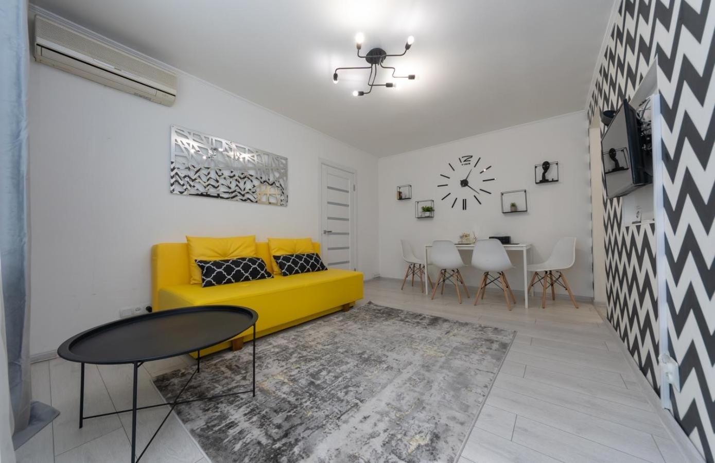 Flat 24 On Lesi Ukrainki 12 With 1 Bedroom Киев Екстериор снимка
